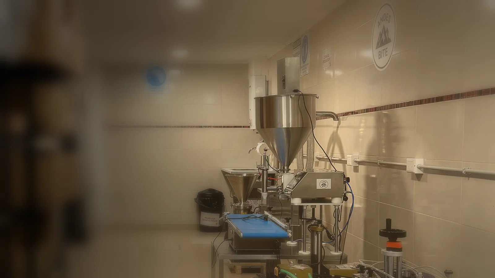 Interior real de la planta Andes Bite en Llavallol